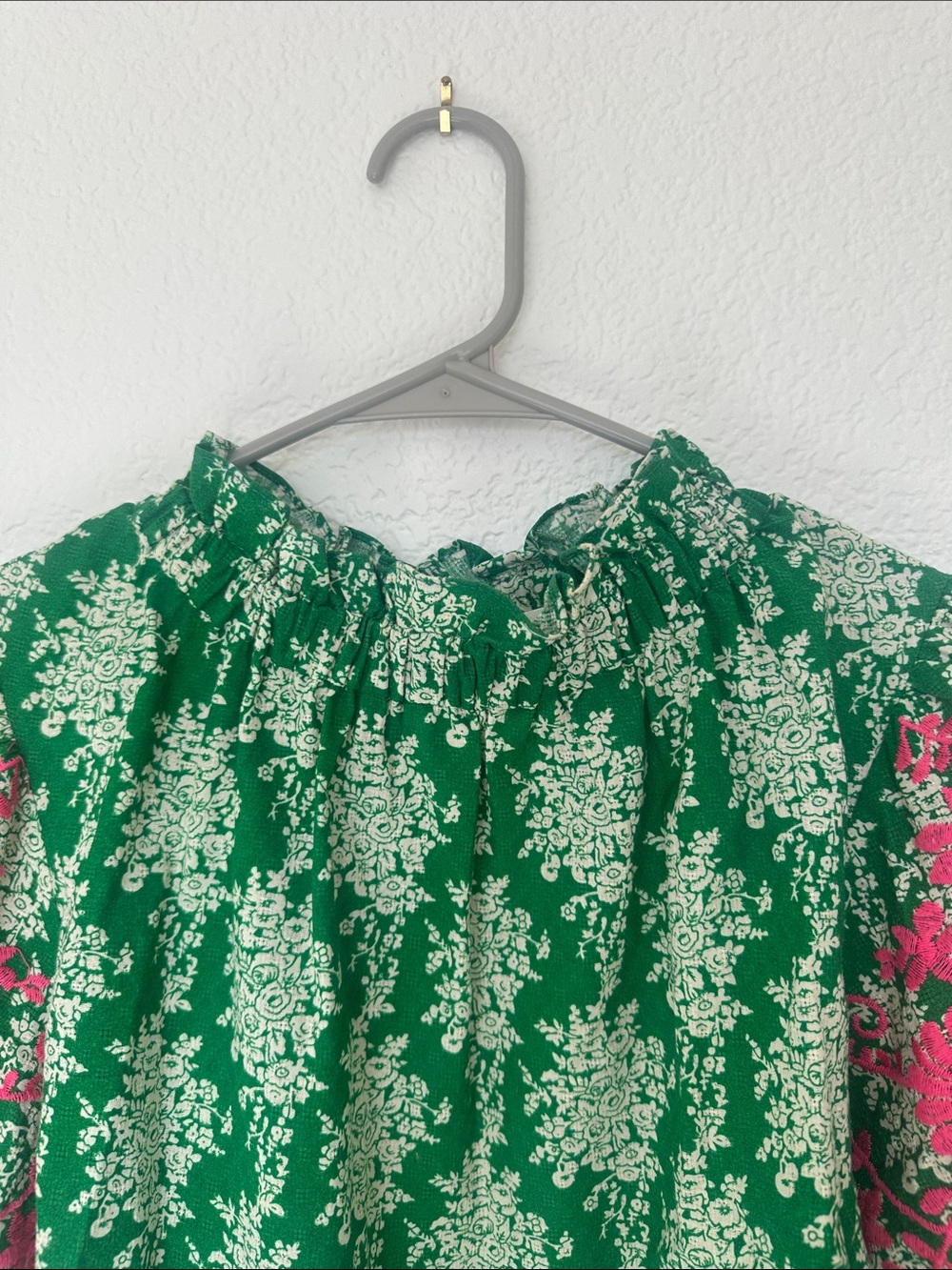 THML floral embroidered puff sleeve mock neck detail top! - Picture 5 of 10